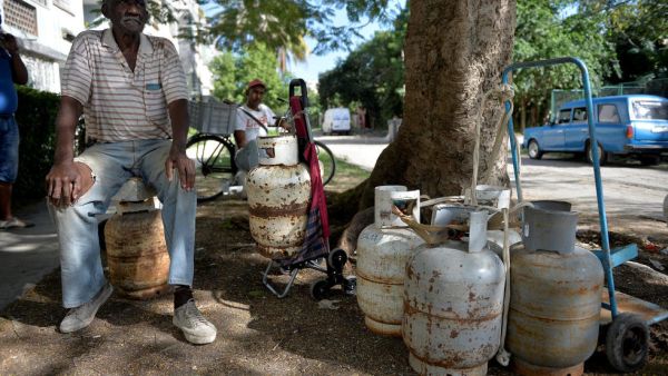 كوبا تولد الطاقة لمصانعها بحرق الاطارات المستعملة مع اشتداد وطأة العقوبات الأمريكية