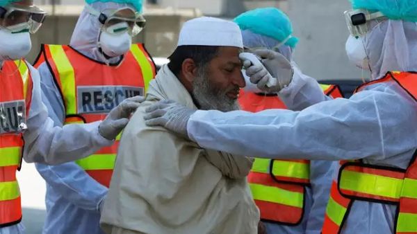 باكستان ترفع القيود عن صلاة الجماعة بالمساجد مع اقتراب رمضان