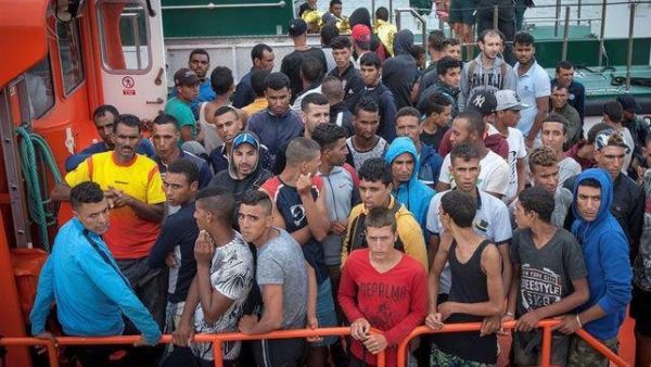 مخاوف من ترحيل مئات التونسيين من مركز إسباني لإيواء المهاجرين