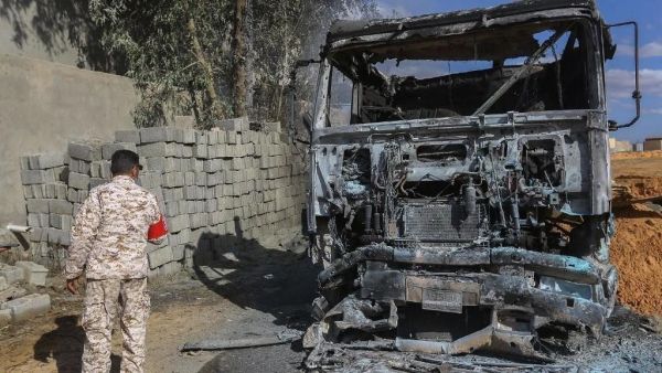 مقتل 10 أشخاص بضربة جوية أصابت مصنعا في العاصمة الليبية