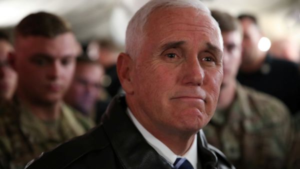 نائب الرئيس الأمريكي في عزل ذاتي بعد تشخيص إصابة مساعدة بكورونا