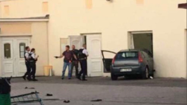 رجل يحاول بسيارته اقتحام مسجد في شرق فرنسا