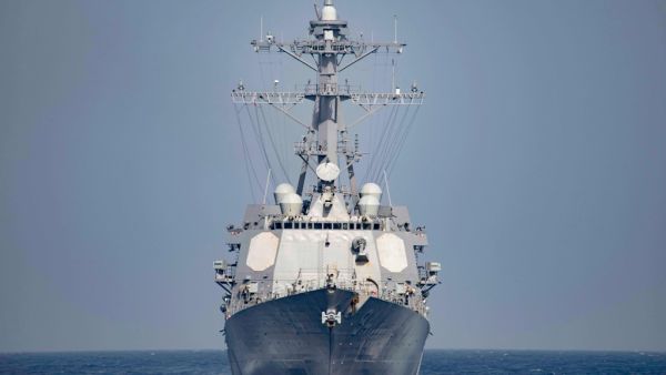 اليابان تدرس إرسال مدمرة قرب مضيق هرمز 