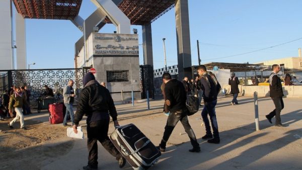 مصر تقرر فتح معبر رفح الثلاثاء لعودة عالقين