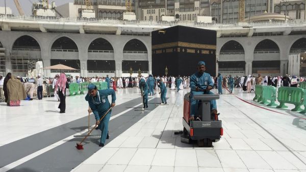 السعودية توقف حملات العمرة الداخلية مؤقتًا للحد من كورونا