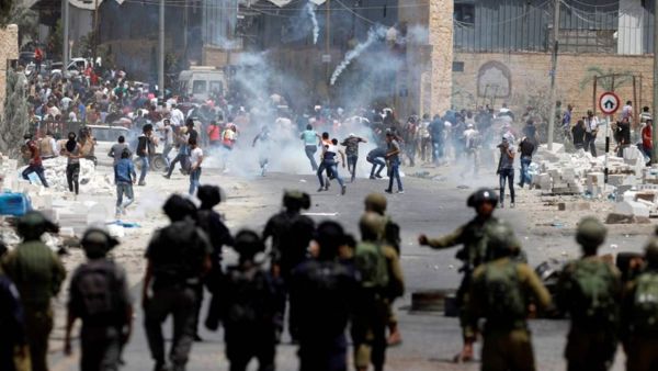 إصابة فلسطينيين خلال مواجهات مع جيش الاحتلال قرب رام الله