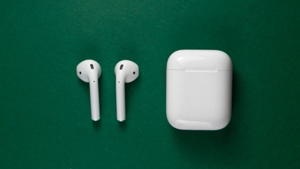 شركة أبل تعتزم إطلاق AirPods 3 العام المقبل
