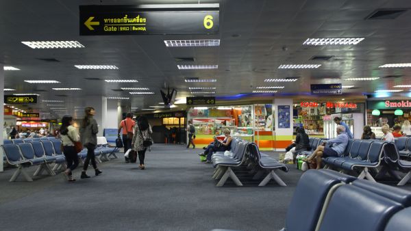 مصر تحدد مسحة "كورونا" بـ 30 دولاراً للأجانب في بعض المطارات 