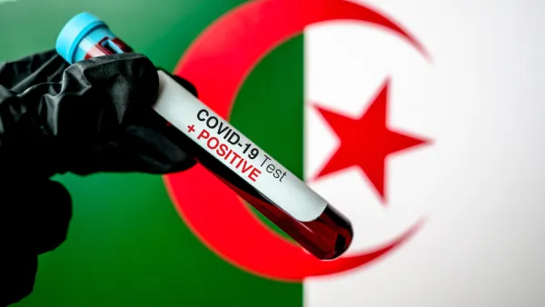 الجزائر تقرر إلغاء الحظر على استيراد السيارات