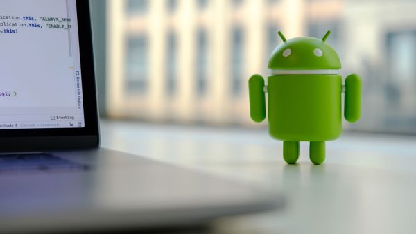 الآن في Android 11، نمنح المستخدمين مزيدا من التحكم من خلال القدرة على منح إذن” لمرة واحدة “مؤقت لمعلومات حساسة مثل الموقع