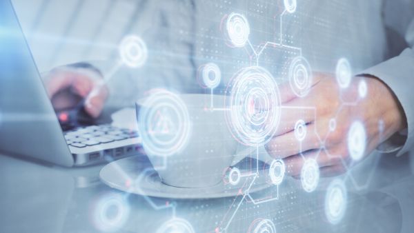 مع حلول العام ذاته يجب أن تتوفر شبكات (5G) في المدن والمناطق السكنية التي يزيد عدد سكانها على مليون نسمة