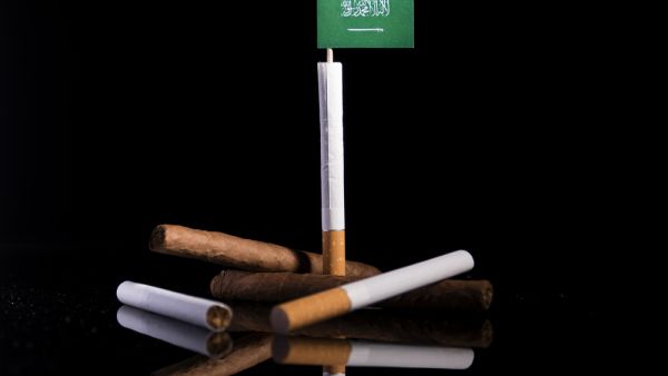 السعودية تحدد كمية السجائر المسموح للمسافر إدخالها