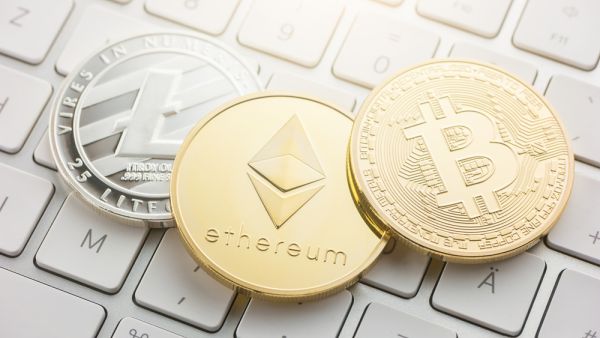 بعد هبوطها إلى مستويات متدنية جداً في الأشهر الماضية، عادت "بتكوين" لتسجل أعلى مستوياتها في 18 شهراً