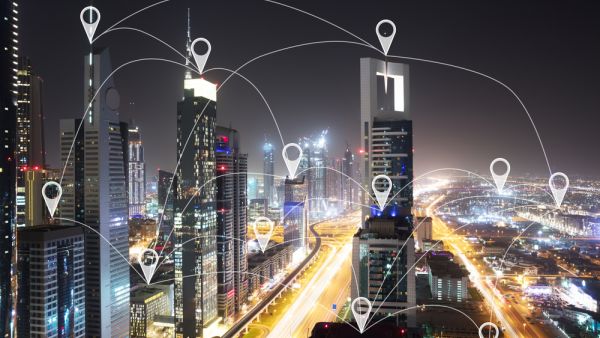 اقتصاد المشاركة كان موجودًا لبعض الوقت، فقد ساعد الإنترنت في تطوره السريع، حيث وفر سهولة الوصول إلى بعض الأسواق التقليدية