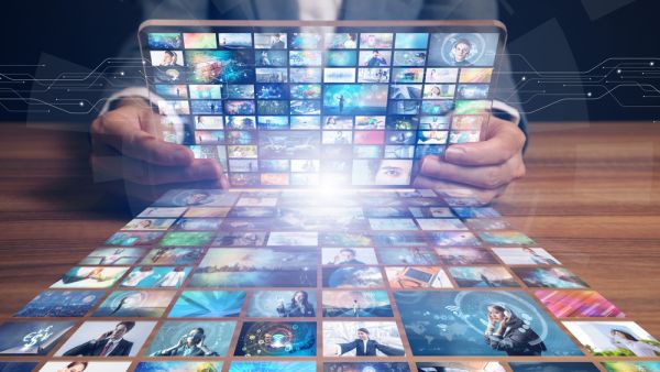 الإمارات تحتل المركز الثالث عالمياً في الانتشار الرقمي 