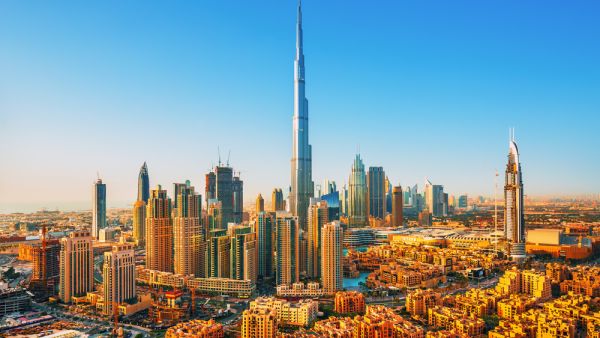 تجارة دبي الخارجية تسجل 323 مليار درهم في الربع الأول 