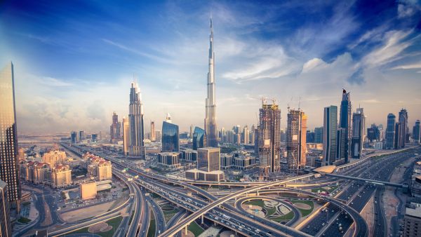 دبي تغرم شاب مصاب بكورونا 50 ألف درهم لخروجه لشراء قهوة