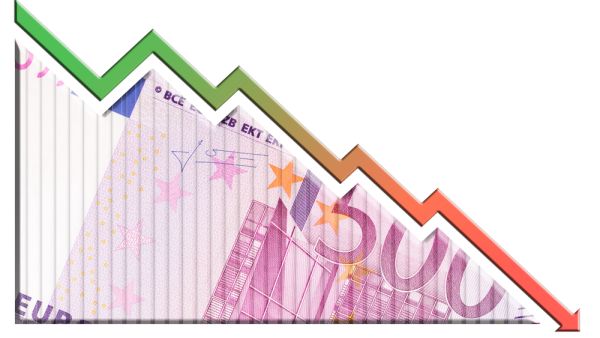 استقر اليورو مقابل الدولار أمس، بعدما لامس أدنى مستوى في أربعة أسابيع في وقت سابق