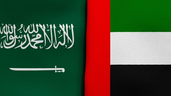 تأثرت اقتصادات الخليج المنتجة للنفط سلبا من جراء انهيار أسعار الخام في 2014
