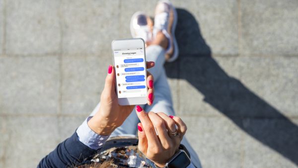 فيسبوك يتيح اسضافة البث المباشر من غرف Messenger
