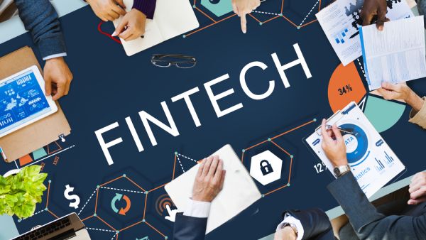 شهد قطاع التقنية المالية خلال العام الماضي عددا من المبادرات والأحداث المهمة، كإطلاق خدمة Apple Pay وإنشاء شركة المدفوعات السعودية