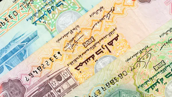 تعهدت منافذ البيع بتوفير السلع الأساسية كافة التي يحتاج إليها المستهلك