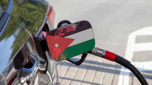  تبلغ قيمة الضريبة على البنزين أوكتان 98 حوالى 20 دولاراً للصفيحة (20 لتراً)، والبنزين أوكتان 95 حوالى 16.3 دولاراً، والبنزين أوكتان 90 حوالى 10.5 دولارات