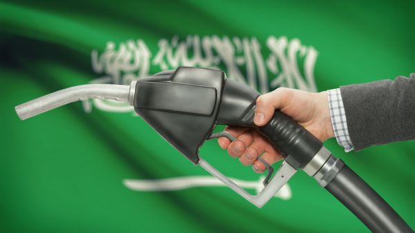 الأسعار المحلية للبنزين ترتفع وتنخفض وفقاً للتغيرات في أسعار صادرات المملكة للأسواق العالمية