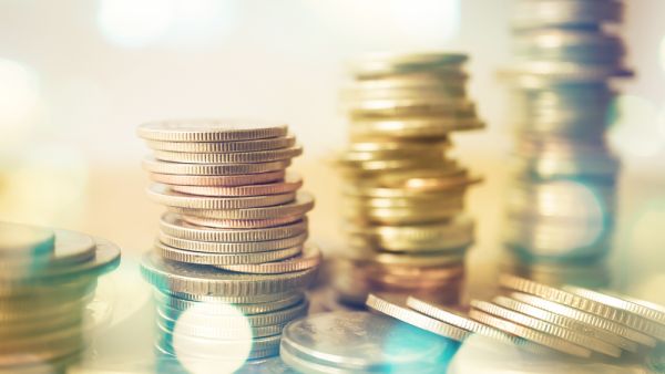 تختلف قدرة الدولة أو الشركة في الحصول على التمويل وبنسب فائدة متفاوتة حسب قوة اقتصادها و ملاءتها المالية