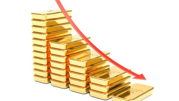 نزل الذهب في المعاملات الفورية 0.2 بالمئة إلى 1552.22 دولار للأونصة، وتراجعت عقود الذهب الأمريكية الآجلة 0.1 بالمئة إلى 1552.60 دولار