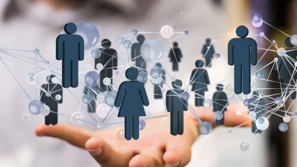 حلت الإمارات في المرتبة الأولى في منطقة الشرق الأوسط وشمال أفريقيا في تقرير التنمية البشرية 2019 الصادر عن برنامج الأمم المتحدة الإنمائي وضم 189 دولة