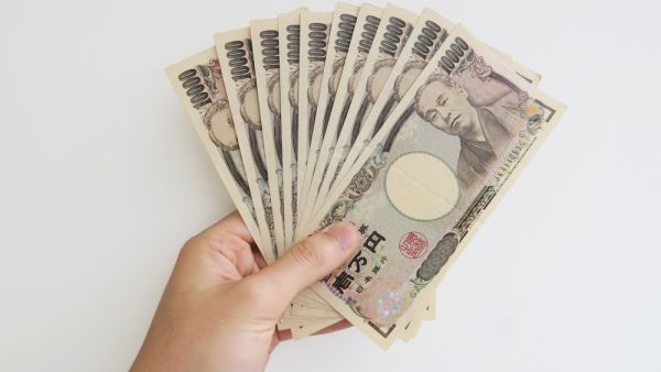 اليابان تعتمد ميزانية قياسية بقيمة تريليون دولار