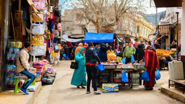 في سوق "الكاليتوس"، أكبر أسواق الجملة للخضر والفواكه في الجزائر، شن التجار إضرابا لمدة يوم واحد