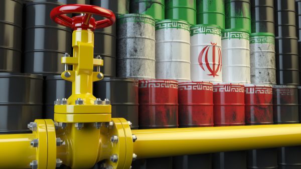 إيران ترجح العودة السريعة إلى أسواق النفط