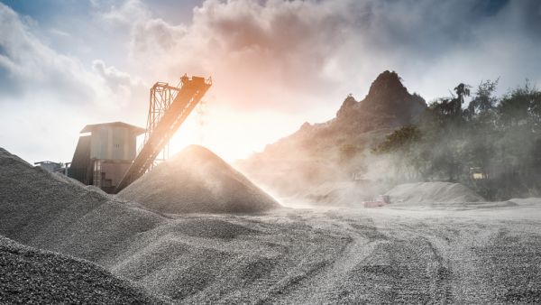 البلد المنتج للفوسفات يستورده لأول مرة في التاريخ 