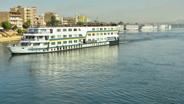 البرلمان المصري يوافق على زيادة رسوم النقل النهري