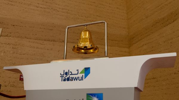 أعلنت شركة أرامكو السعودية بأنها ستقوم بتزويد عملائها بـ 12.3 مليون برميل يوميا في شهر ابريل بزيادة 300 ألف برميل يوميا