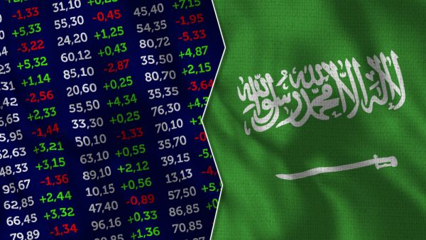 من حيث القطاعات يأتي قطاع البنوك الأكثر ضغطا، حيث يتراجع القطاع بنحو 2.3 في المائة، ليتداول القطاع قرب أدنى مستوى في ثلاثة أشهر