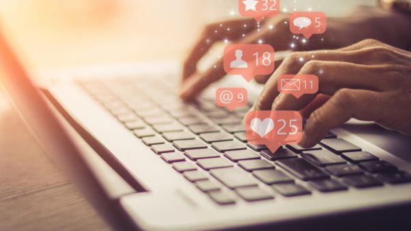 بمقدور الأداة إظهار المواقع التي تتبع موقع المستخدم الجغرافي