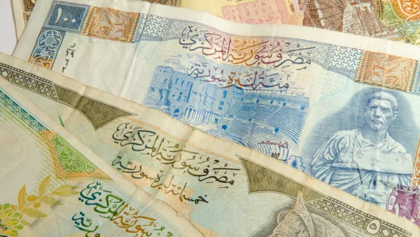 الليرة السورية  تتجه إلى أدنى مستوياتها تاريخياً أمام الدولار