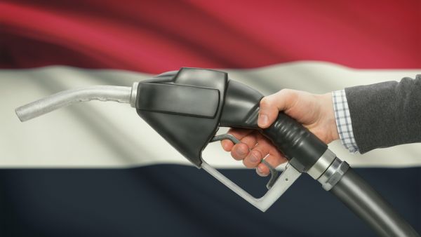 كانت الأزمة الأخيرة التي شهدتها صنعاء ومدن يمنية في المشتقات النفطية هي الأكبر منذ بداية الحرب قبل نحو خمس سنوات وتعويم تجارة الوقود وانتشار السوق السوداء
