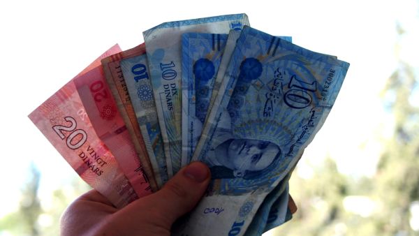 التهريب في تونس ينتعش بسبب أزمات الاقتصاد والسياسة 