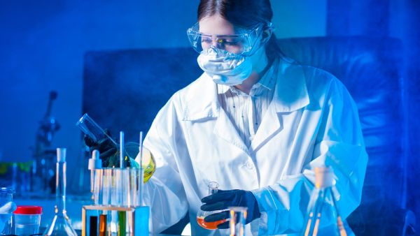 الإمارات تمنح علماء الفايروسات إقامة لعشر سنوات