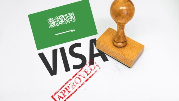 السعودية تمدد فترة صلاحية تأشيرات الزيارة للوافدين