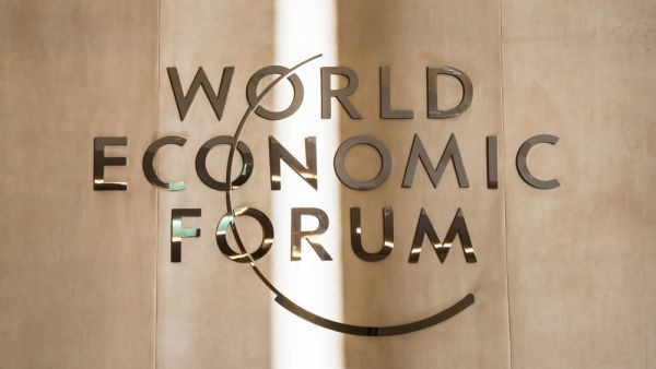 تأجيل اجتماع المنتدى الاقتصادي العالمي في دافوس 2021 إلى بداية الصيف