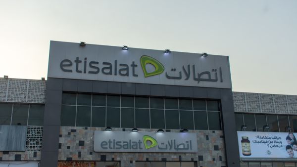 قطاع الاتصالات في الإمارات الأقل تأثّراً بـ «كورونا»
