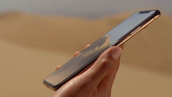 هذا التطبيق الذي يتيح للمستخدم تغيير ملامح الوجه في الصورة