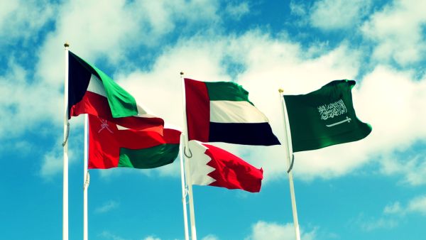 عجز ميزانيات دول الخليج قد يتراجع بشكل حاد هذا العام 