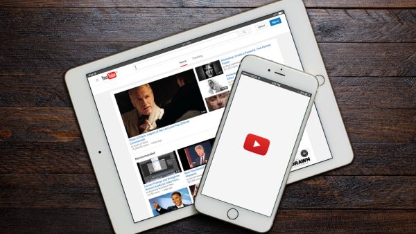 يمكن دفع فيديو YouTube العائم بعيدًا عن الشاشة مع الاحتفاظ بالصوت الناتج عنه، فأنت تشغل فيديو YouTube الموسيقي المفضل لديك في الخلفية كما لو كان تطبيقًا موسيقيًا