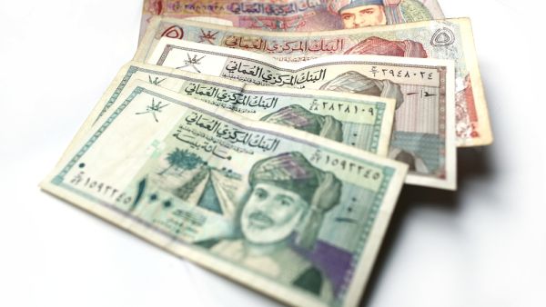 احتياطيات النقد الأجنبي لسلطنة عُمان ترتفع بشكل مفاجىء
